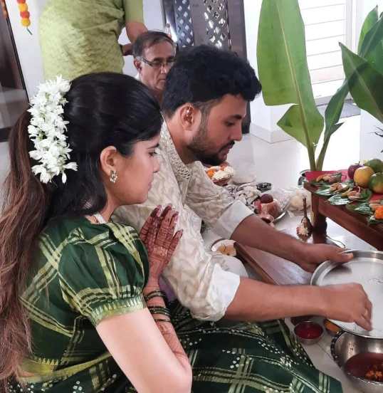 amruta deshmukh and prasad jawade performed wedding rituals