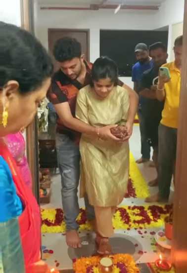 amruta deshmukh and prasad jawade performed wedding rituals