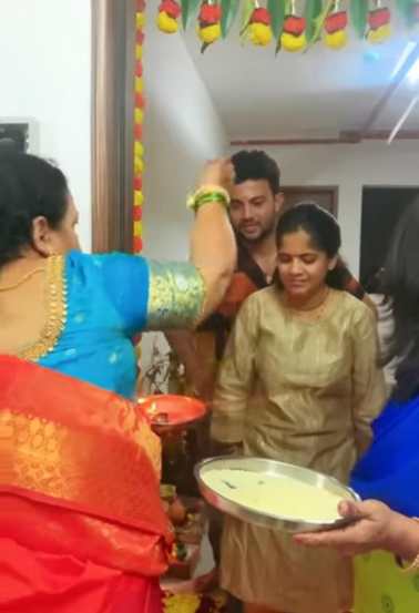 amruta deshmukh and prasad jawade performed wedding rituals