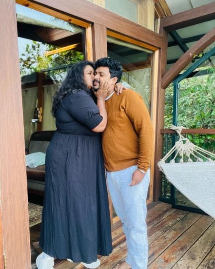 vanita kharat romantic photoshoot with husband sumit londhe