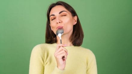 American woman loves to eat baby powder