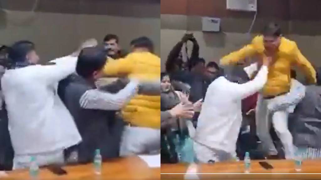 Kicks, punches thrown at civic body meet in UP, Akhilesh Yadav reacts to viral video