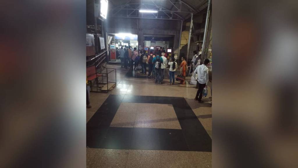 ticket window Dombivli railway station