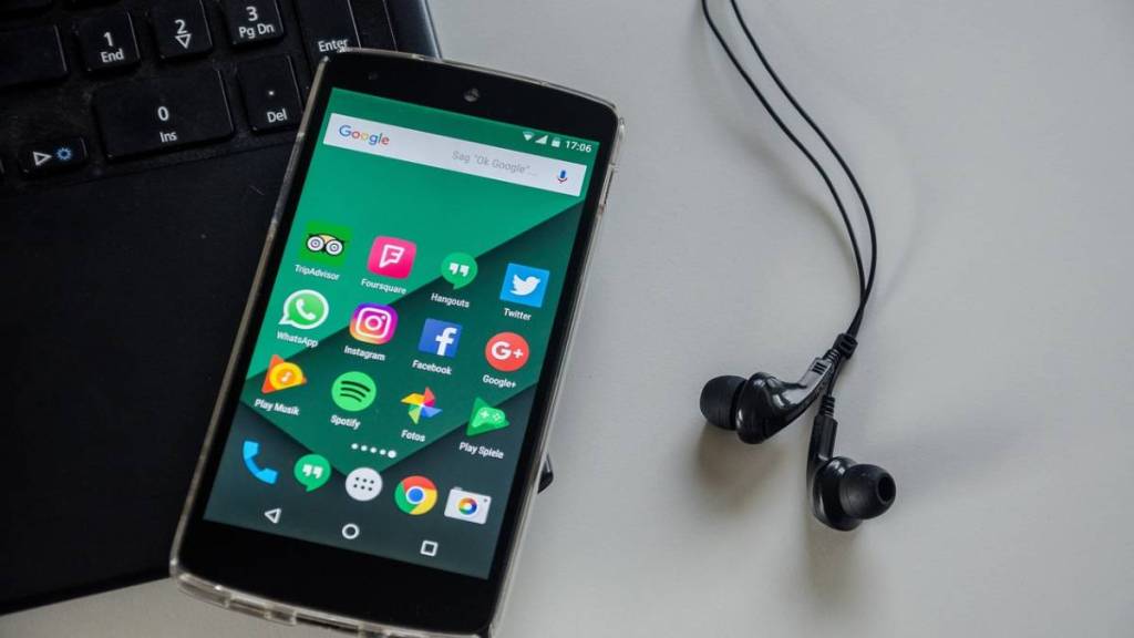 WhatsApp Users Can Soon hear Music that can be on during video calls