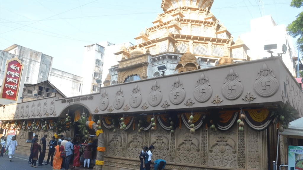 Major changes traffic system Shivaji Road huge crowd of devotees Shreemant Dagdusheth Halwai Temple January 1 Monday pune