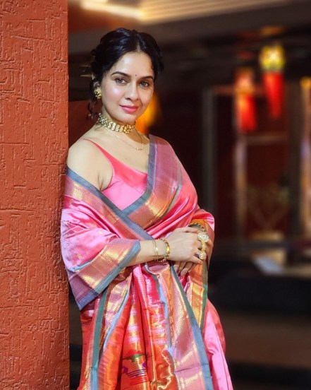 Sukhada Khandkekar Pink Paithani Saree