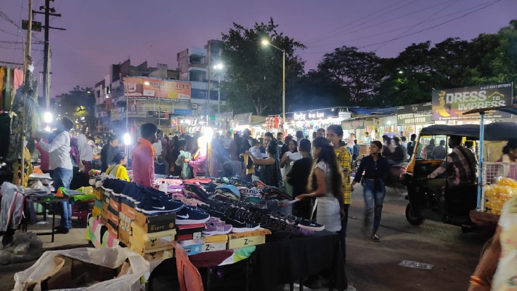 Traffic jam due to encroachment of Sunday Market Chandrapur