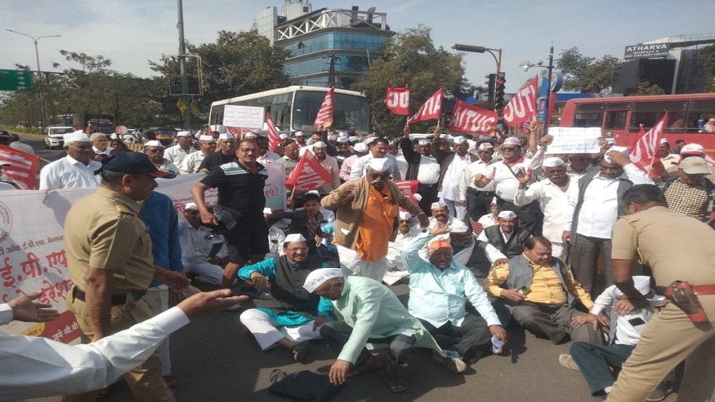 road block EPF pensioners nashik