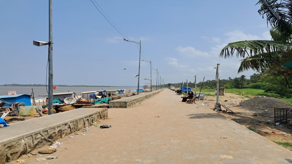 sea wall at Aksa beach