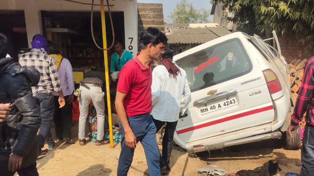 Four people died in an accident involving a Tavera vehicle at Ekodi Dandegaon in Gondia taluka