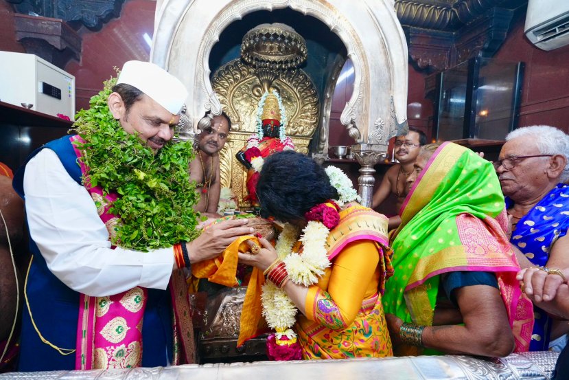 पारंपरिक पद्धतीने झालेल्या या पूजेचे फोटोही त्यांनी सोशल मीडियावर शेअर केले होते. (फोटो - अमृता फडणवीस / एक्स)