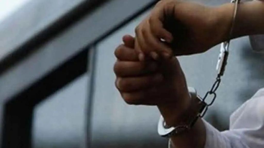 man arrested with weapon on Vikhroli-Jogeshwari link road