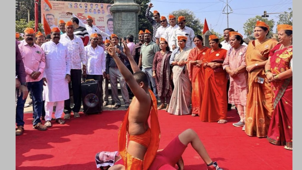 face mask of obc leader prakash shendge, wrestling dasara chowk