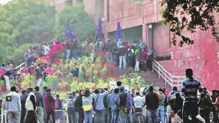 students strong protest after jnu administration issued order to ban protest in university campus