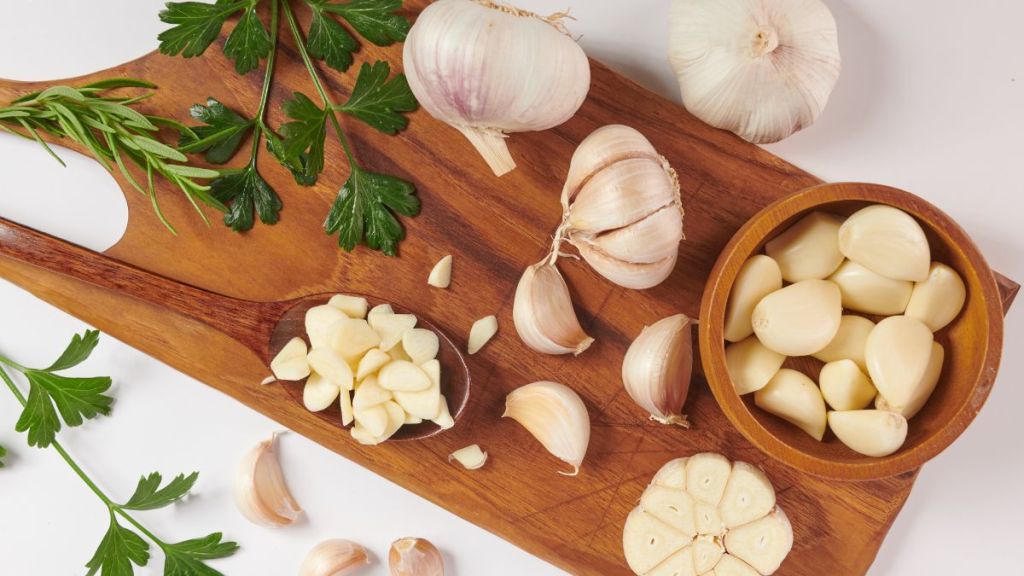 how to store peeled garlic for long time to keep fresh