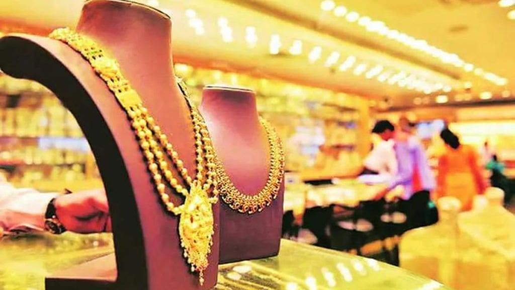 jeweller on Phadke Road in Dombivli was cheated of 11 lakhs