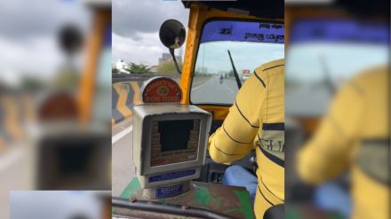 Man misses train cause stuck in Bangalore traffic helped by rickshaw driver in filmy style Watch Viral Video