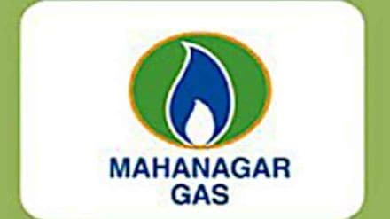 Leakage in Mahanagar gas line during sewerage work