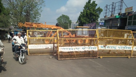 Traffic jams collapse railway flyover Indore-Pune National Highway Manmad