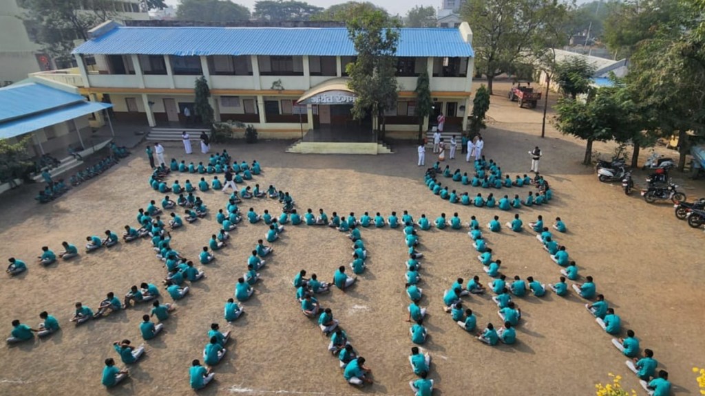 500 students of Vivekananda Vidyalaya enacted Sri Ram Yavatmal