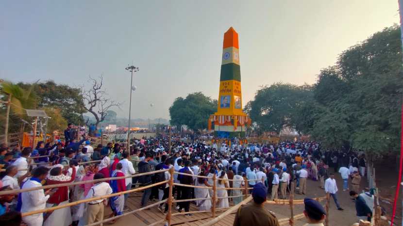 huge crowd of Ambedkar followers to salute the Bhima Koregaon Vijaystambha