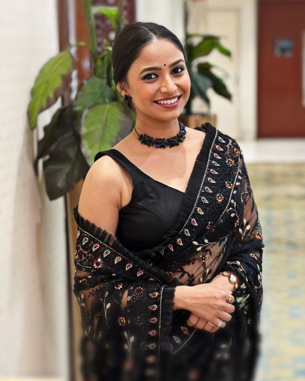 Makar Sankranti 2024 Black Saree Look