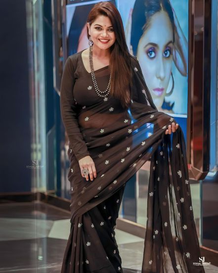 Makar Sankranti 2024 Black Saree Look