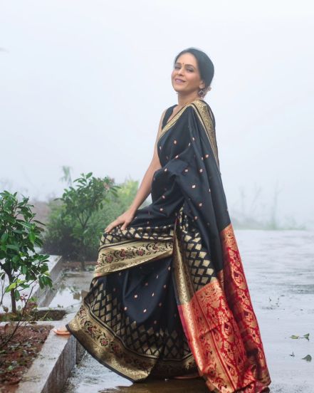 Makar Sankranti 2024 Black Saree Look