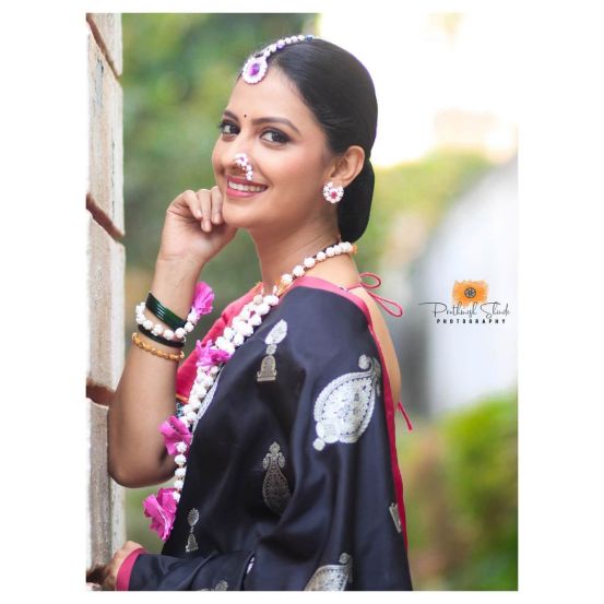 Makar Sankranti 2024 Black Saree Look