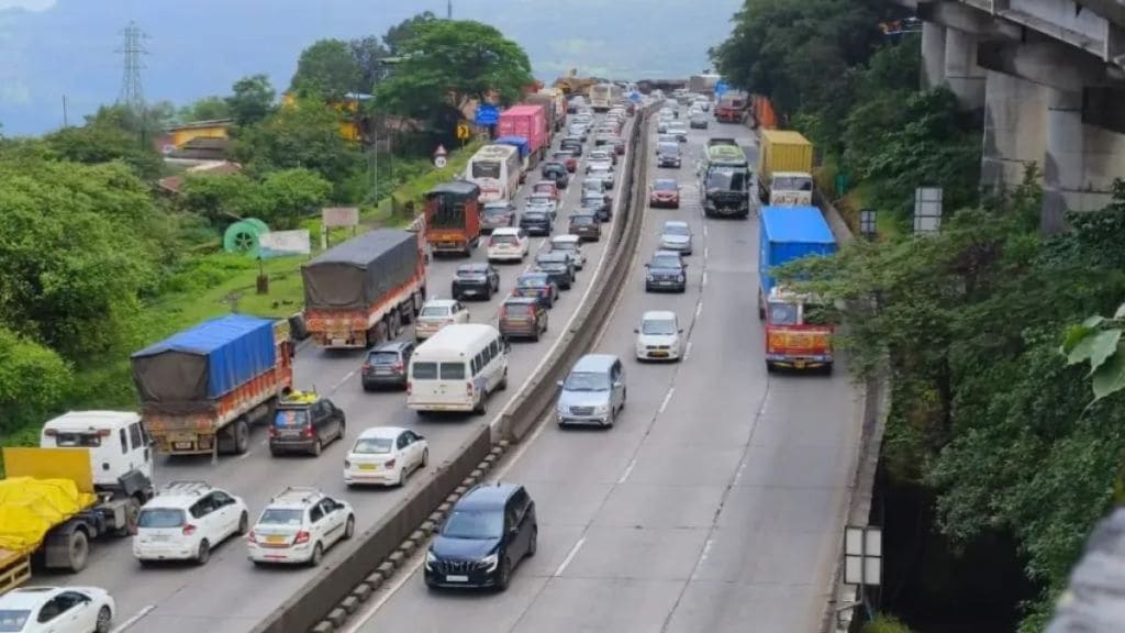 Traffic block on Mumbai-Pune Expressway