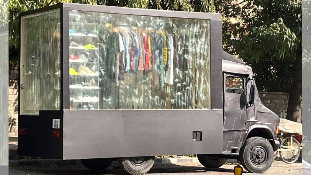 man spots clothing showroom on moving truck internet stunned says peak bengaluru moment