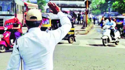 women breaking traffic rules nagpur