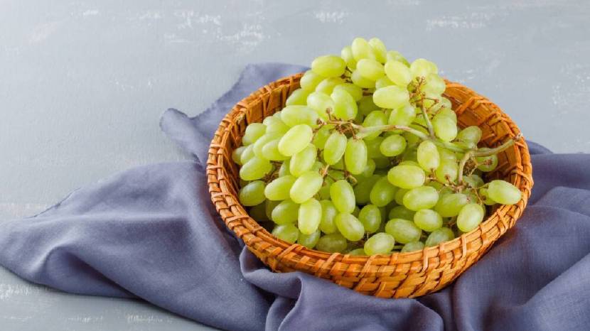 Seven Healthy Reasons To Eat Grapes Regularly It contains many important vitamins and minerals 