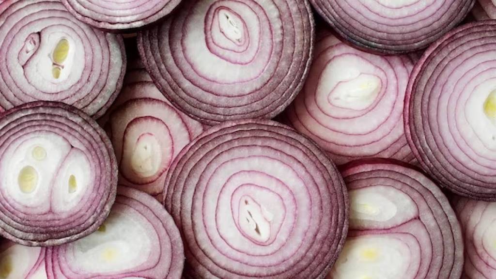 Benefits Of Consuming Raw Onion