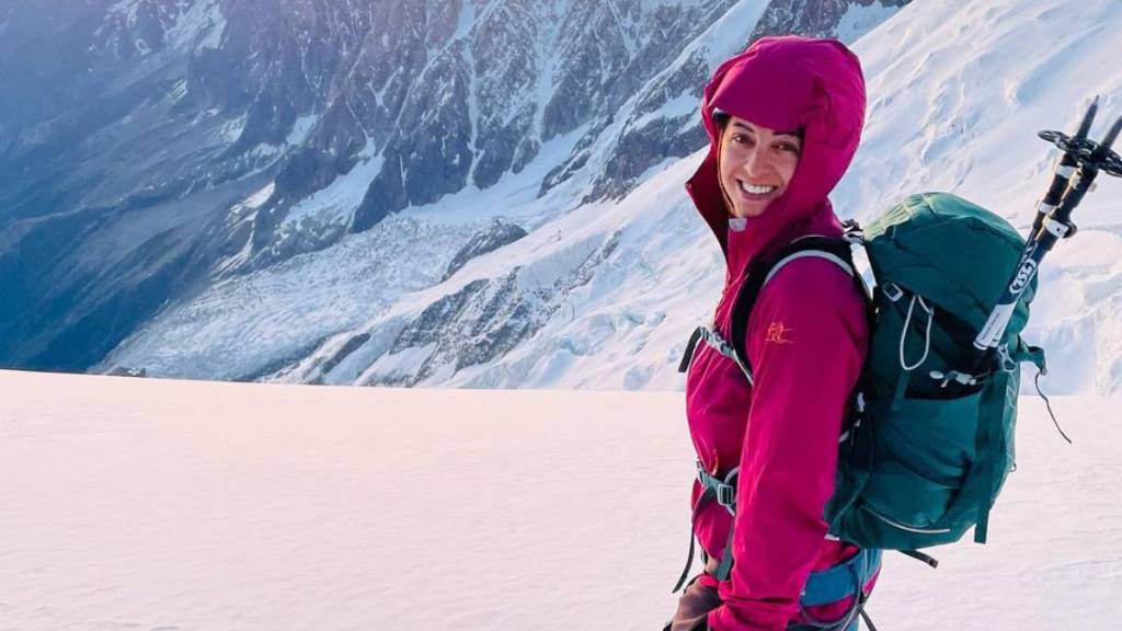 British Sikh Army medic Harpreet Chandi has claimed the title of the fastest woman to ski solo across Antarctica