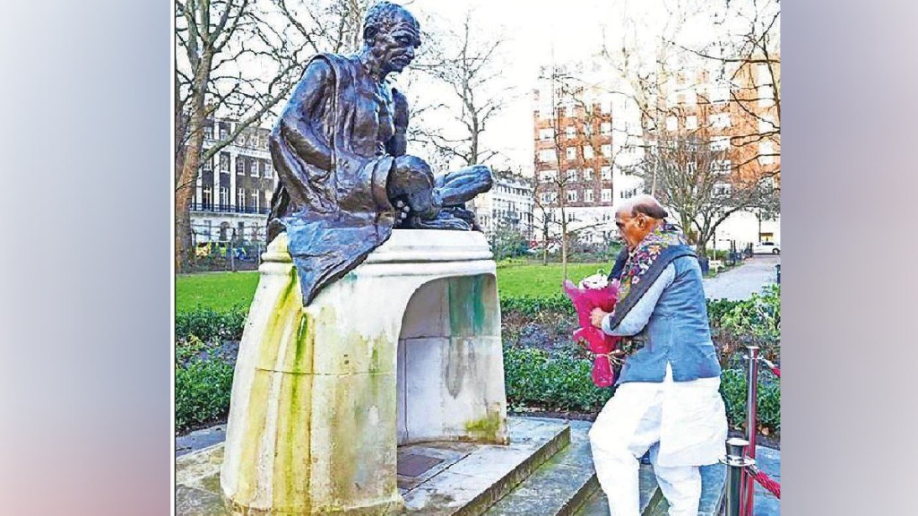 Rajnath Singh pays homage to Mahatma Gandhi's statue in London