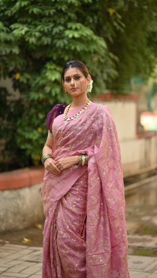 Reshma Shinde Pink Nauvari Saree