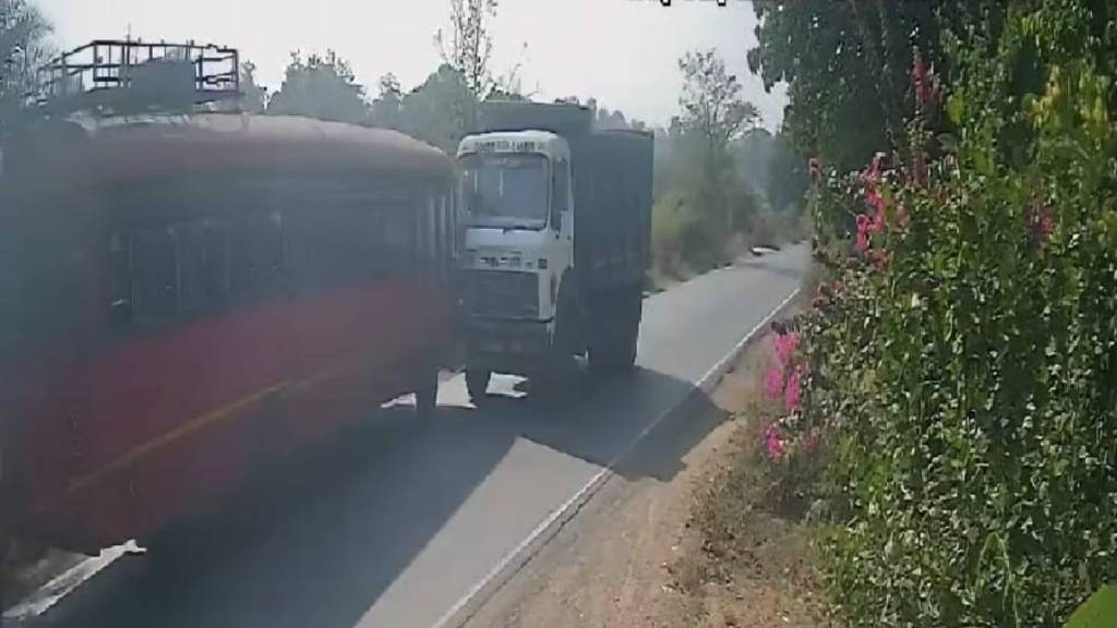 palghar ST bus dumper accident, ST corporation, truck owner, vicitim died, KEM hospital, boy