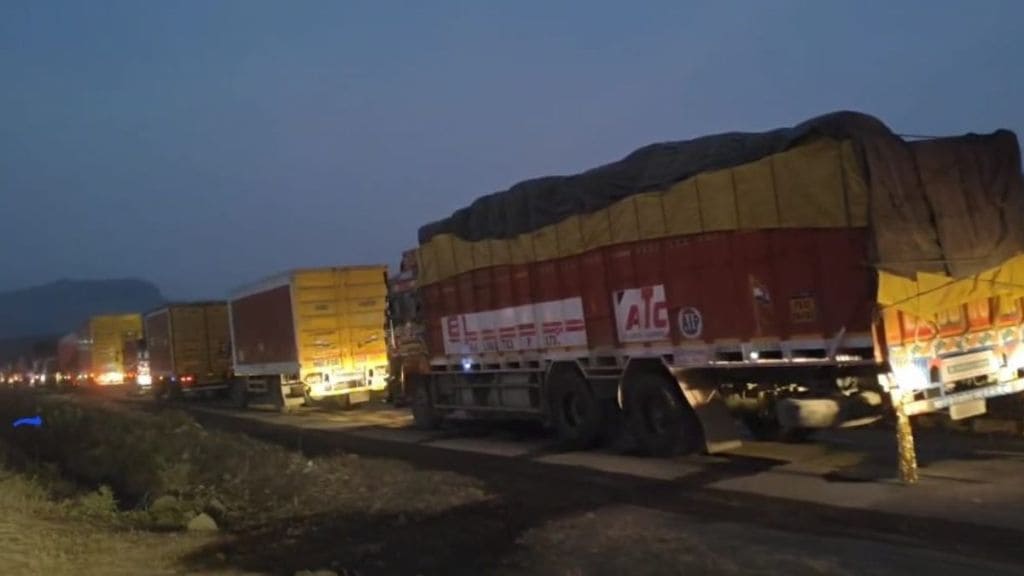 Traffic jam near Mendwan khind due to concreting work of highway