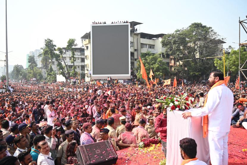 “कुणबी समाजाला प्रमाणपत्र देणे, न्यायमूर्ती संदीप शिंदे समितीला मुदतवाढ देणे, कुणबी प्रमाणपत्र देण्यासाठी शिबिरं लावणं, सगेसोयऱ्यांच्या बाबतीत अधिसूचना, वंशावळीसाठी समिती नेमणे या गोष्टींबाबत आपण निर्णय घेतला आहे”, असं मुख्यमंत्री म्हणाले. (फोटो - लोकसत्ता टीम)