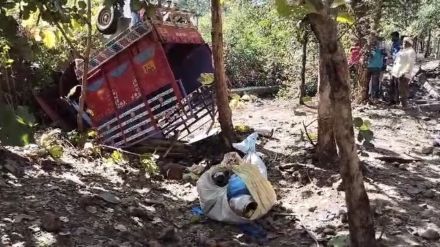 Five dead in accident while going to pay vows to Pohradevi