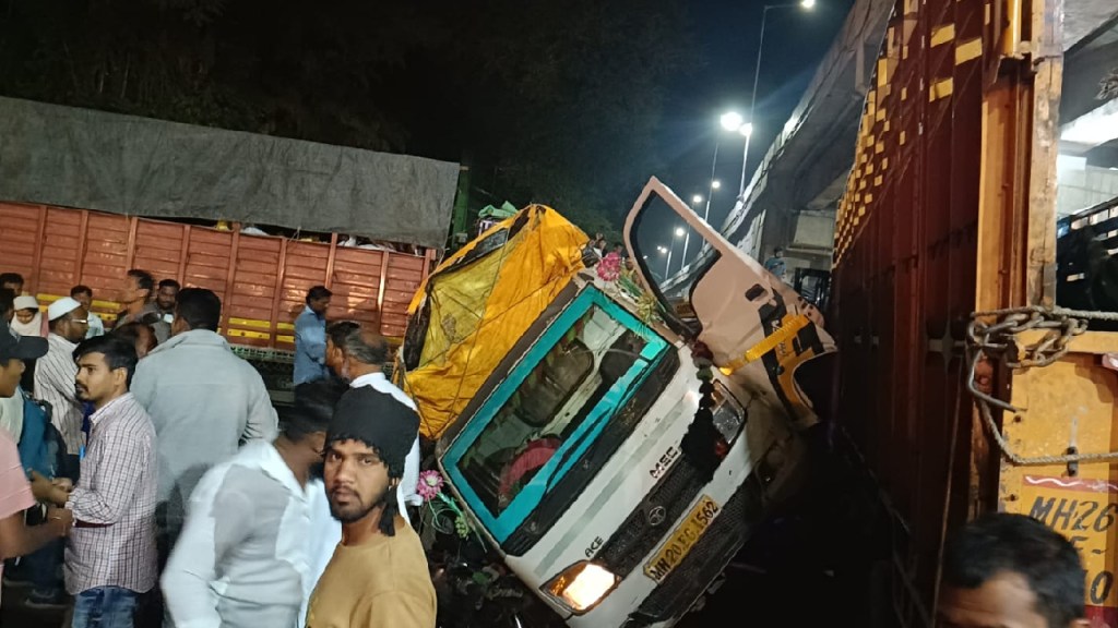 Accident under the flyover near Valmi Institute on Paithan Road Chhatrapati Sambhajinagar