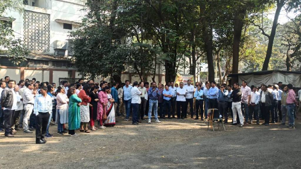 electricity workers protest gate meeting next to electricity offices nagpur maharashtra