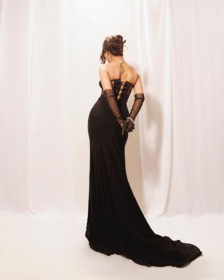 aveneet kaur filmfare award 2024 black corset gown trending outfit photos gone viral