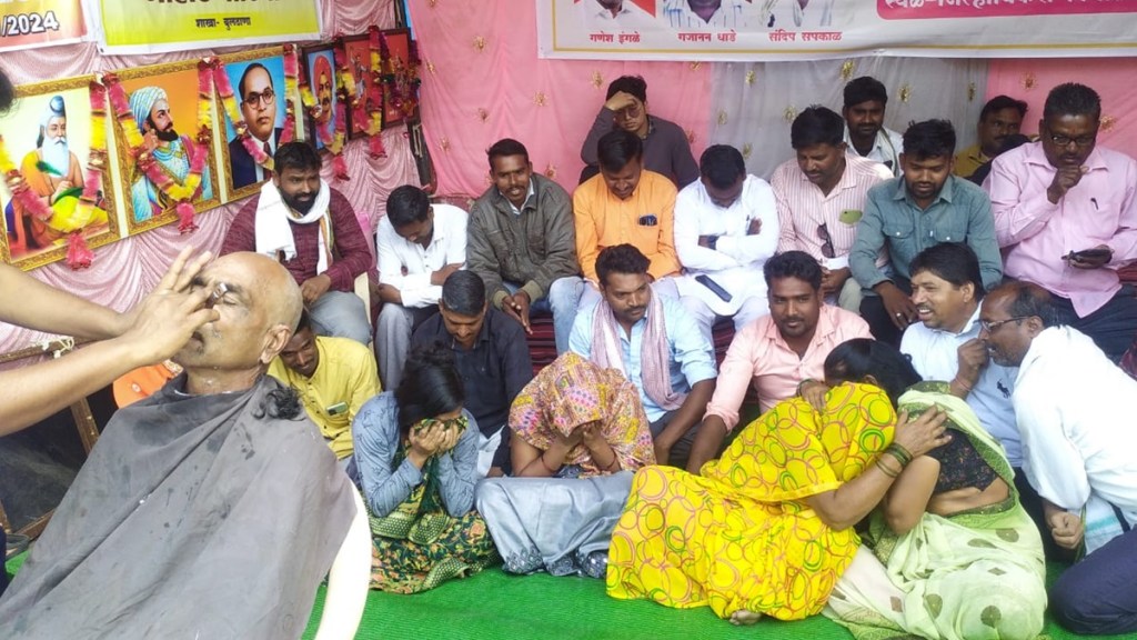 buldhana mahadev koli community agitation, mahadev koli community protest in buldhana, protesters shaved their heads