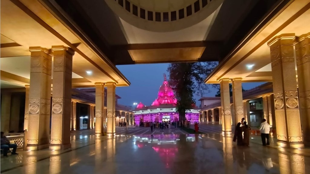 nagpur koradi mahalaxmi jagdamba temple, decked up with lights and flower