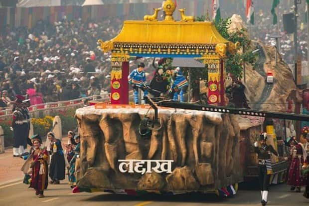 लडाखच्या चित्ररथात महिला सक्षमीकरणावर विशेष लक्ष केंद्रित करून विकासात्मक प्रगती दर्शविली गेली. (प्रतिमा: पीटीआय)