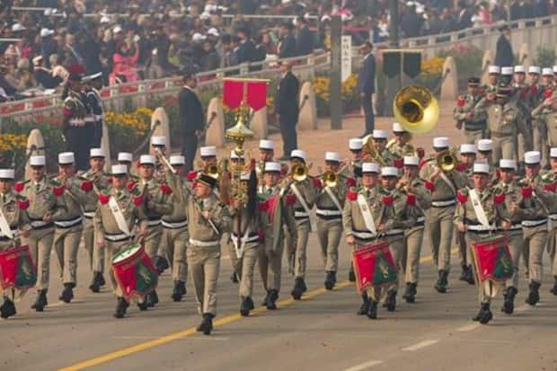 यावेळी कर्तव्य पथावर फ्रेंच सैन्याच्या तुकडीची विशेष परेड भारतीयांना पाहायला मिळाली. (प्रतिमा: PTI)