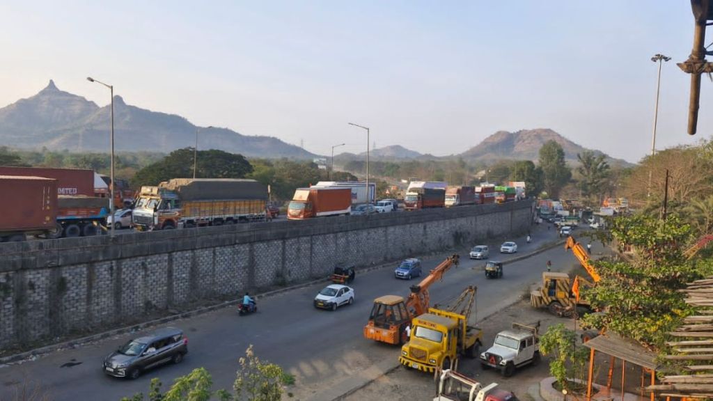 Traffic jam near Charoti due to concreting work of highway