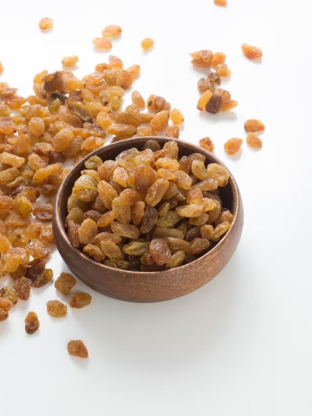 Benefits Of Soaked Raisins : भिजवलेले मनुके खाण्याचे अनेक फायदे, येथे ...